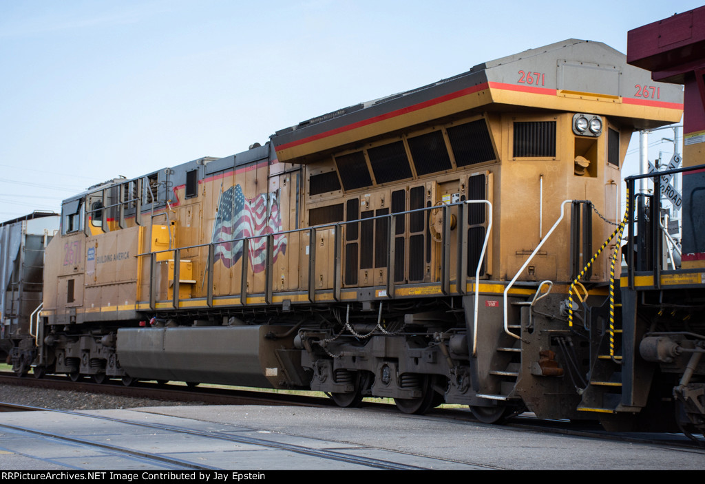 UP 2671 tails on an eastbound manifest